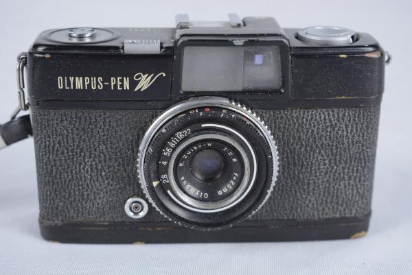 Rara máquina fotográfica japonesa Olympus modelo Pen W com lente
