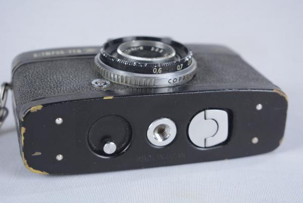 Rara máquina fotográfica japonesa Olympus modelo Pen W com lente