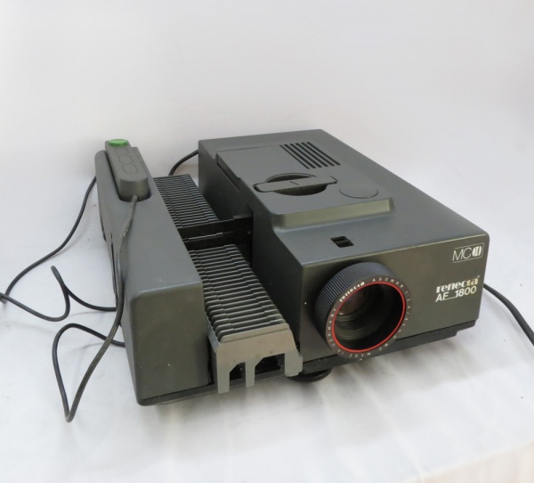 Projetor Reflecta AF 1800 completo, com controle manual