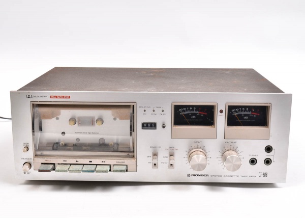 PIONEER Stereo Cassette Tape Deck CT-606. Acende, porem