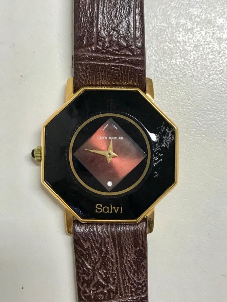 Relógio marca Salvi, com pulseira de couro e garantia internacion