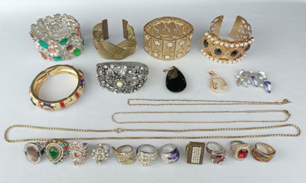 Lot de bijoux fantaisie exceptionnel à ne pas manquer!! | Kaufen auf Lot de bijoux fantaisie exceptionnel à ne pas manquer!! | Kaufen auf