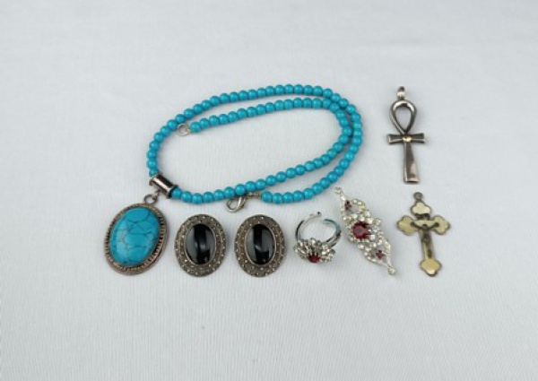Lot De Bijoux Vintage – Perles Et Laiton, à Détourner, Restaurer Ou Porter