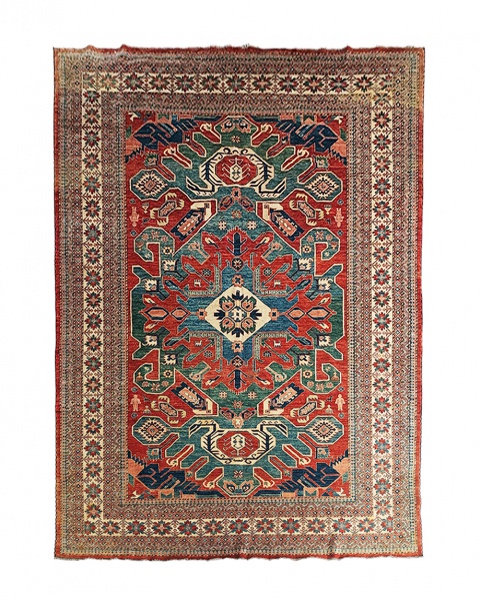 Excepcional tapete Caucasiano , em excelente estado de conservação . Med. 420 x 328 cm