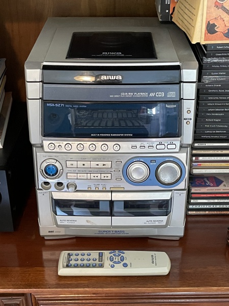 AIWA NSX-SZ71 -microsystem com capacidade para 3 Cds e 2 fitas