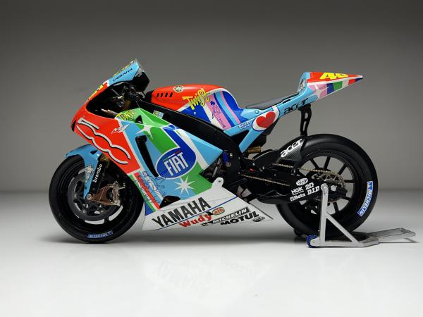 YZR-M1 Yamaha Azul, Verde e Laranja #46 Twist - Minicha