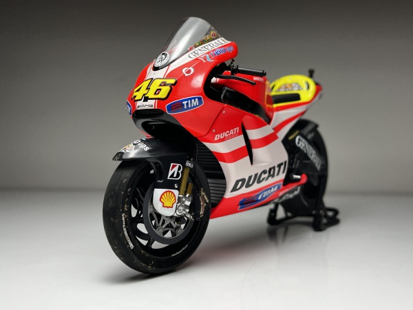 オートバイ・バイク MINICHAMPS DUCATI DESMOSEDICI GP 11 Ducati Desmosedici GP11 #46 Laranja Valentino Rossi Gen