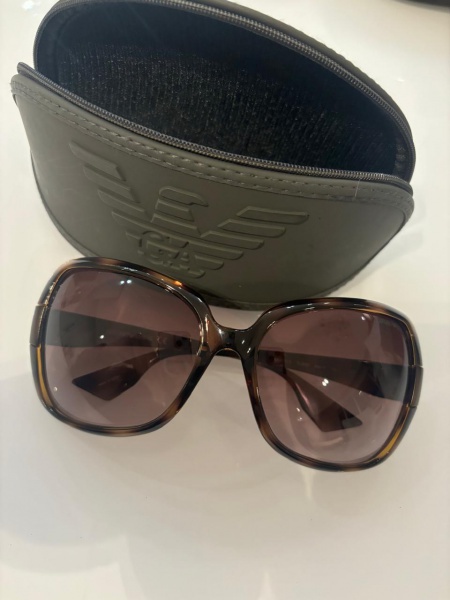 Armani Exchange- Óculos Armani Vintage Marrom, na caixa original. Nunca usado. Atendimento de 2ª a 6ª feira das 10h às 1