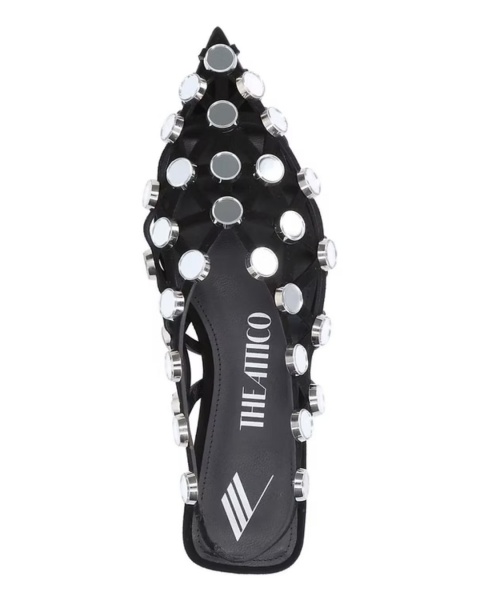 Sandália flat da marca italiana The Attico confeccionada em camurça preta preto, com aplicação de studs metálicos que fo
