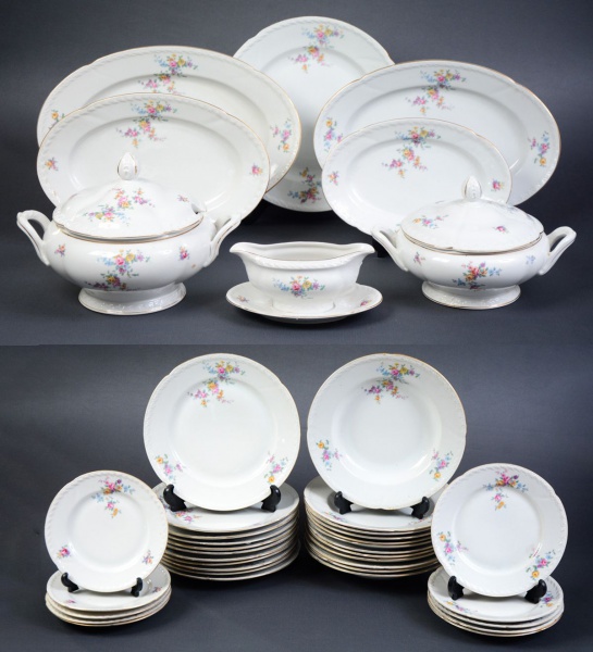 Prato octogonal em porcelana Vista Alegre, modelo Magnólia, com