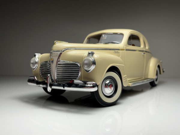 1941 Plymouth Bege - Road Signature Escala 1/18 miniatu