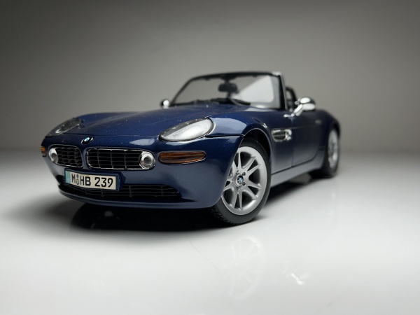 BMW Z8 Azul Escuro Conversível - Maisto Escala 1/18 min