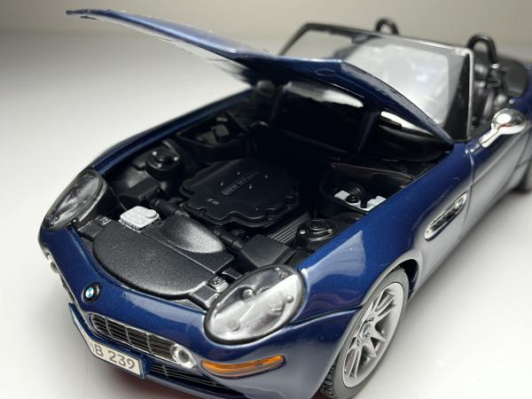 BMW Z8 Azul Escuro Conversível - Maisto Escala 1/18 min
