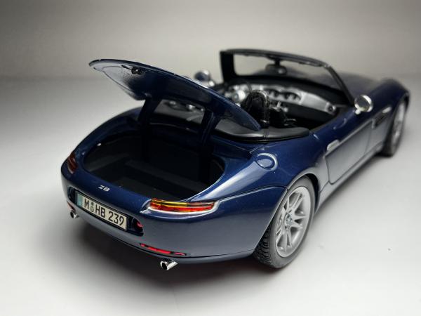BMW Z8 Azul Escuro Conversível - Maisto Escala 1/18 min