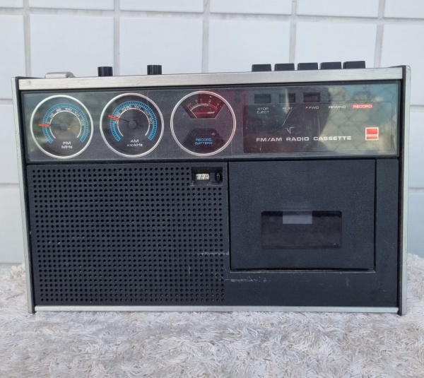Rádio Am/Fm cassete portátil, marca Sharp, RD - 438x, em bom