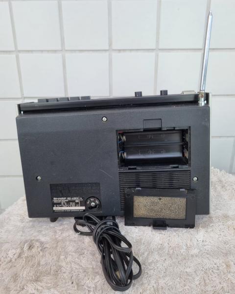 Rádio Am/Fm cassete portátil, marca Sharp, RD - 438x, em bom