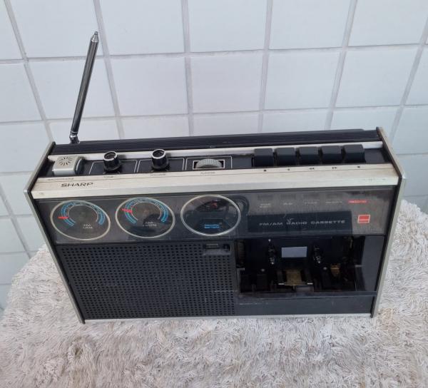 Rádio Am/Fm cassete portátil, marca Sharp, RD - 438x, em bom