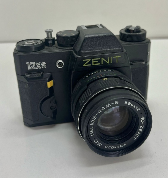 Zenit 12XS - Antiga câmera fotográfica analógica com lente