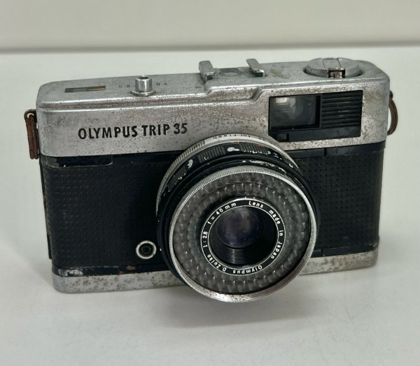 Olympus Trip 35 - Antiga câmera fotográfica analógica fabricada no