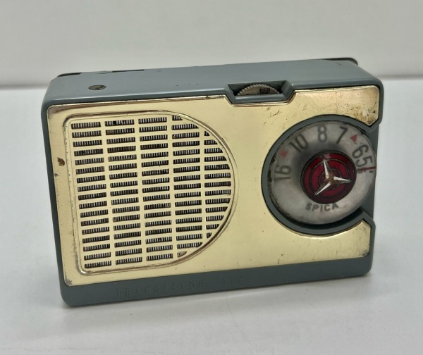 Spica Transistor Six - Antigo rádio portátil fabricado no Japão na