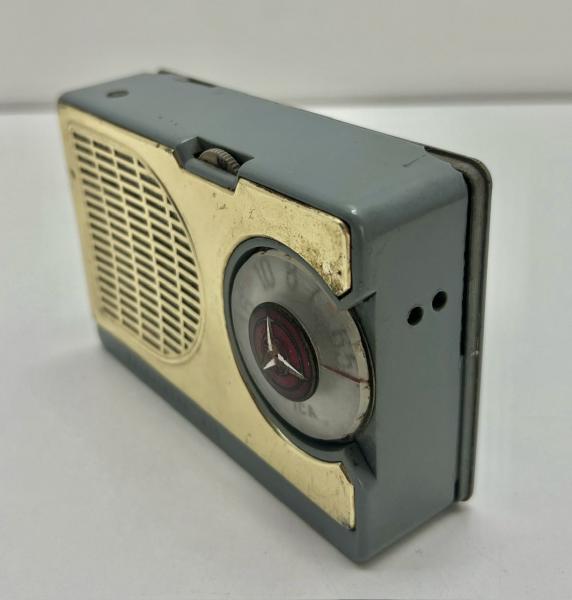 Spica Transistor Six - Antigo rádio portátil fabricado no Japão na