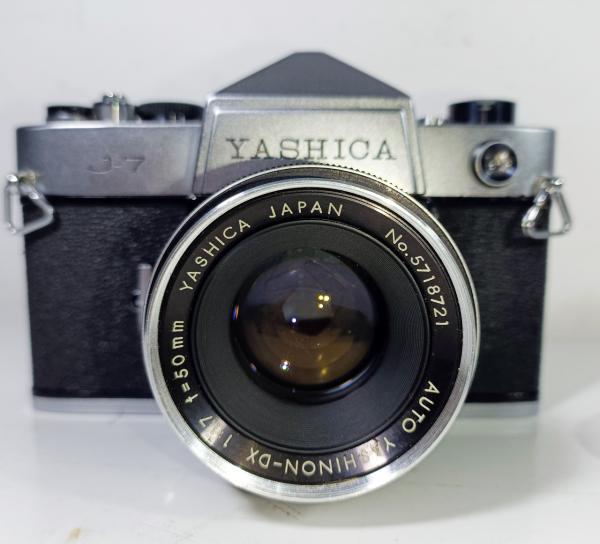 Câmera Fotografica Yashica J7 com lente Yashinon-DX 50mm em