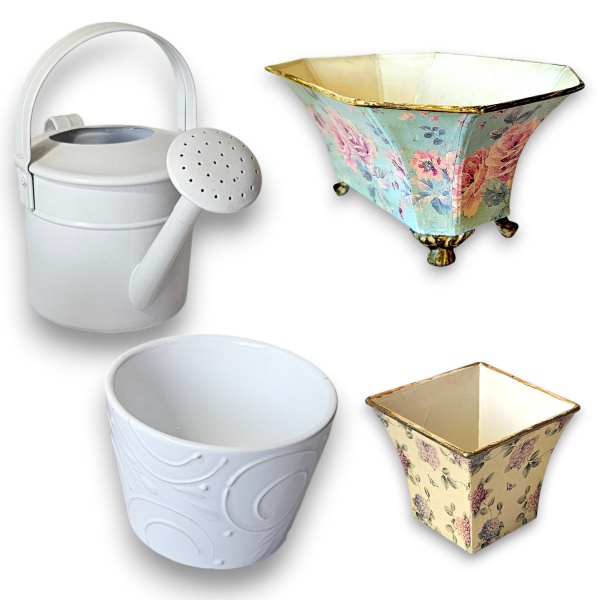 FORMOSO CONJUNTO DECORATIVO EXECUTADO EM MATERIAIS, TÉC