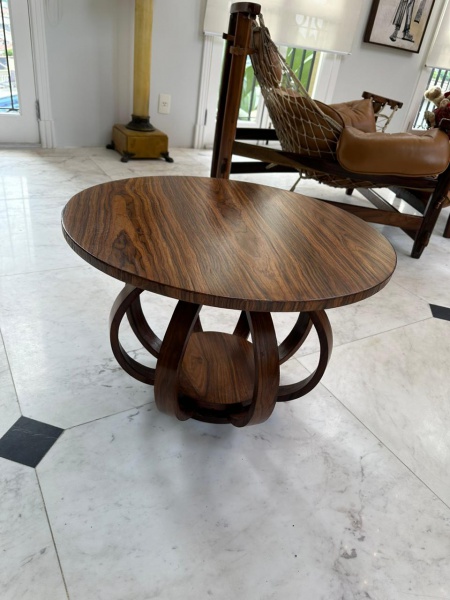 Joias . Giuseppe Scapinelli - Novo Rumo - Mesa lateral com Selo da marca Novo Rumo. H. ...