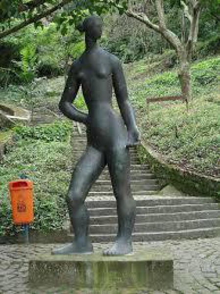 Joias . Sonia Ebling - "Sofia", escultura em bronze, assinada. Med.