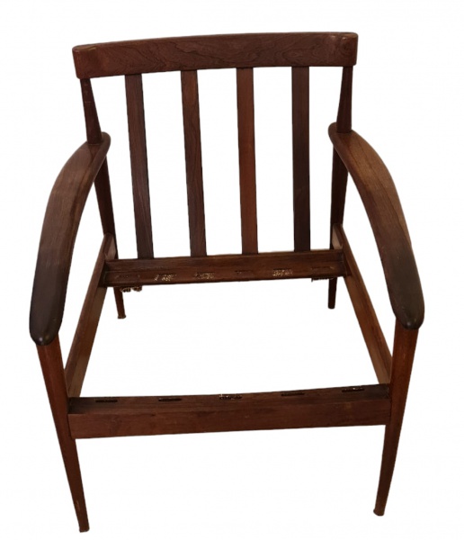 Joias . Poltrona desenhada por Grete Jalk, produzida em Jacarandá. Lounge Chair. Altura ...