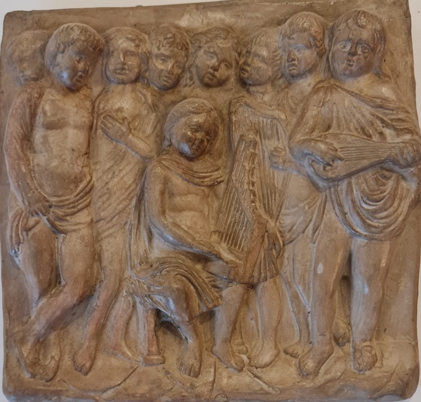 Joias . Placa de Terracota em alto relevo , representando os Querubins - Medidas : 25x25