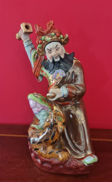 Joias . antiga escultura em porcelana  japonesa - medidas : 30cm alt