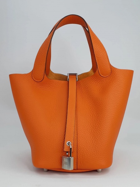 Bolsas . Autêntica Bolsa Hermés Picotin 18 laranja com caixa e dust bag.