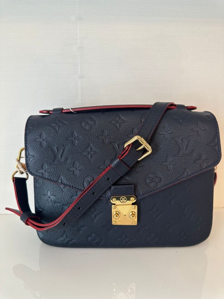 Bolsas . Autêntica Bolsa Louis Vuitton Pochette Metis EM PERFEITO ESTADO, com dust bag.. ...