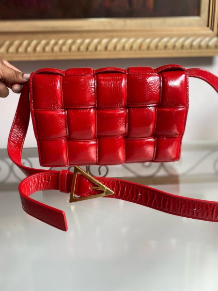 Bolsas . Autêntica Bolsa Bottega Veneta vermelha NOVA, sem uso com dust bag.