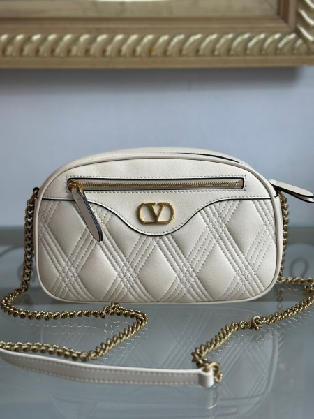 Bolsas . Autêntica Bolsa Valentino, coleção nova, na caixa, sem uso, Off White.