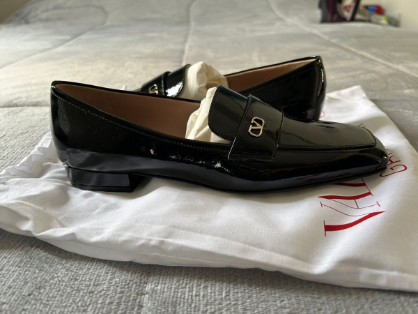 Joias . Mocassim Valentino SEM USO, na caixa, 37.5 sola, 36br.