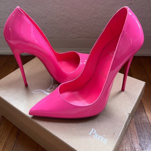 Joias . Autêntico Scarpin Christian Louboutin NOVO, sem uso, 40sola, 38br.