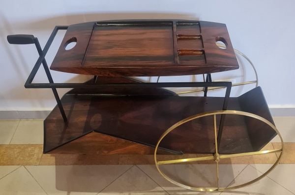 Joias . Jorge Zalszupin Selo Latelier Carrinho para Chá, 1959, estrutura em ferro, ...