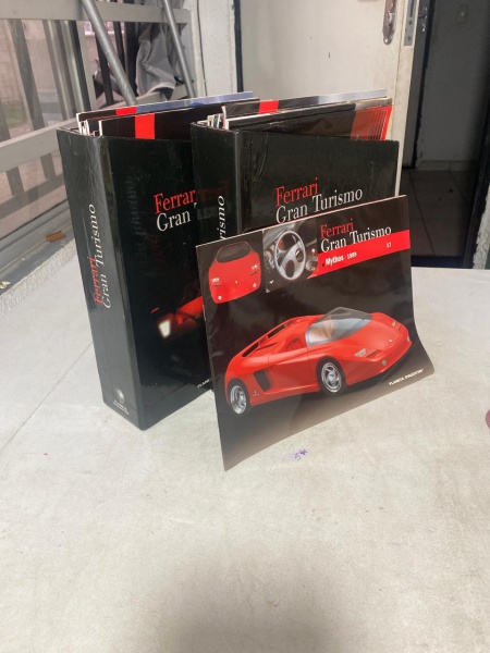 DeAGOSTINI The Ferrari Granturismo フェラーリ Coleção Ferrari Gran Turismo Planeta DeAgostini. Dois fichários