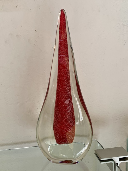GM026, ESTATUA, EM MURANO, "LINGUÁ DE FOGO", MEDINDO 46 CM DE ALTURA.