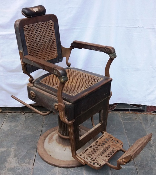 Antiga cadeira de barbeiro.