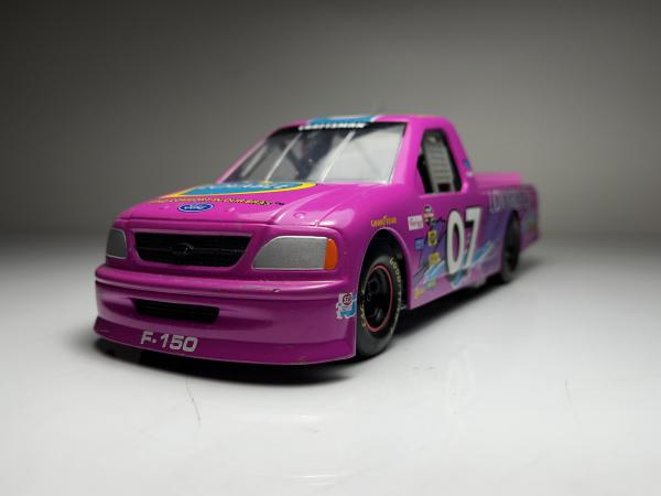 Ford Truck Rosa #07 Lovable - Racing Champions Nascar E
