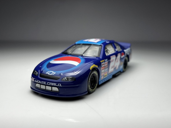 Pontiac Grand Prix #20 The Home Depot Laranja - Hasbro