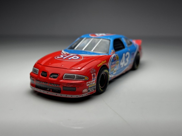 Pontiac Grand Prix #43 STP Azul / Vermelho - Mark One N