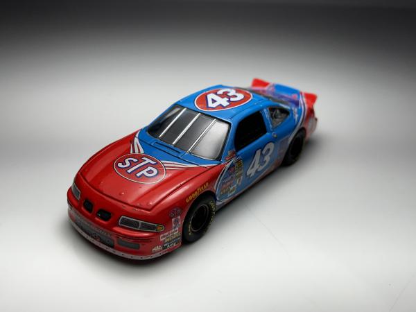 Pontiac Grand Prix #43 STP Azul / Vermelho - Mark One N