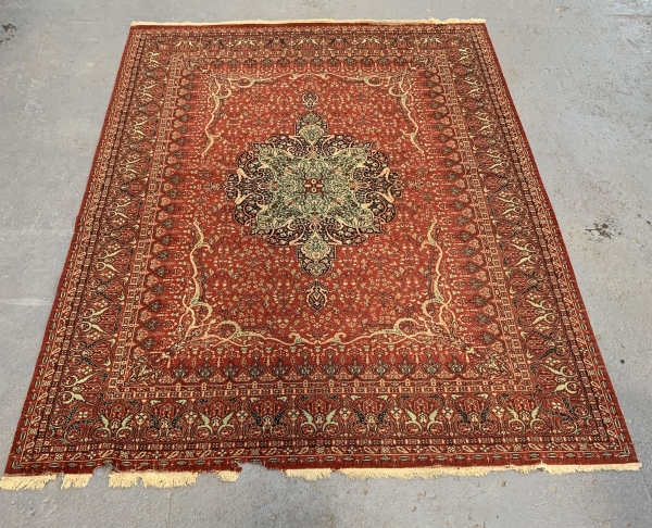 Tapete na cor vermelha, 300x410cm, possui avaria