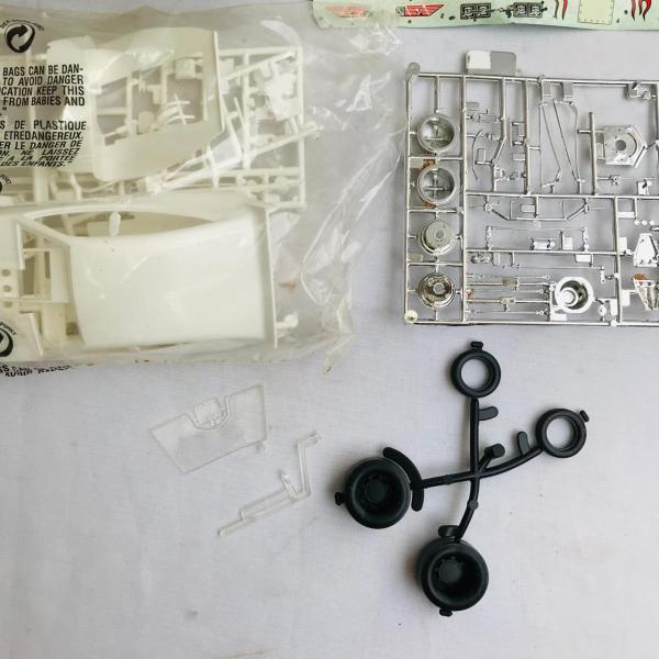 REVELL, Kit Montar JUNGLE JIM MONZA FUNNY CAR