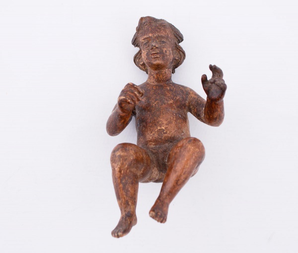 MENINO JESUS - Imagem esculpida em madeira patinada representando Menino Jesus, Brasil - Século XIX. Altura: 11 cm. Dois braços colados.