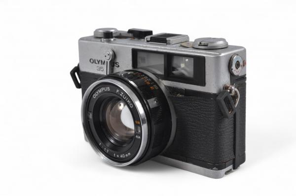 Câmera fotográfica Olympus 35 DC, fabricada no Japão, i